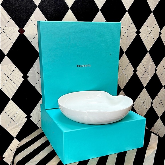 Tiffany & Co. Other - Tiffany & Co. Zelda Thumbprint Bowl – 8” Fine China with Original Box